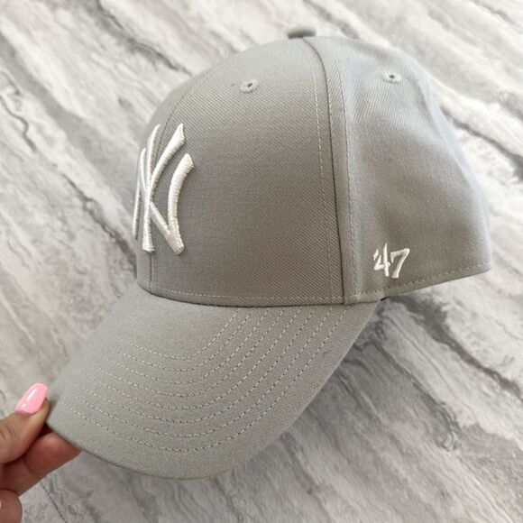 New York YANKEES Hat - Picture 4 of 6